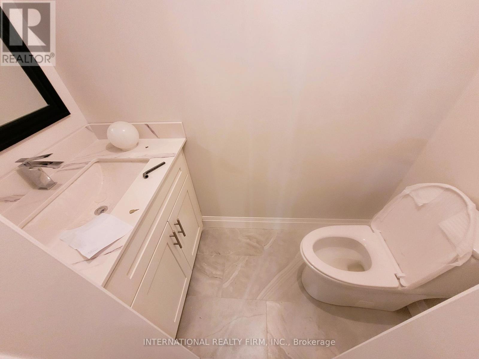 50 Beresford Drive, Richmond Hill, Ontario L4B 4J6 - Photo 7 - N12489136