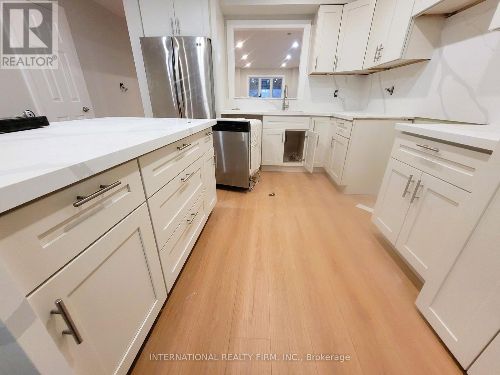 50 Beresford Drive, Richmond Hill, Ontario L4B 4J6 - Photo 4 - N12489136