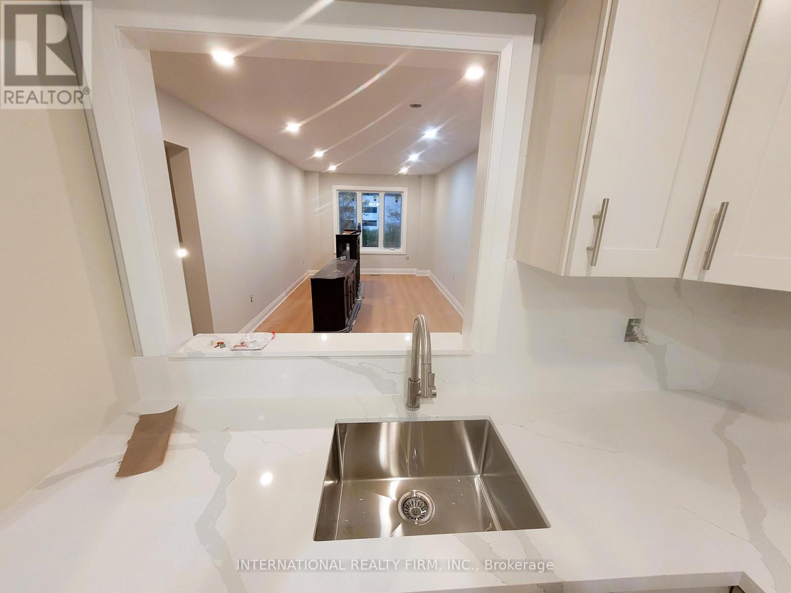 50 Beresford Drive, Richmond Hill, Ontario L4B 4J6 - Photo 5 - N12489136