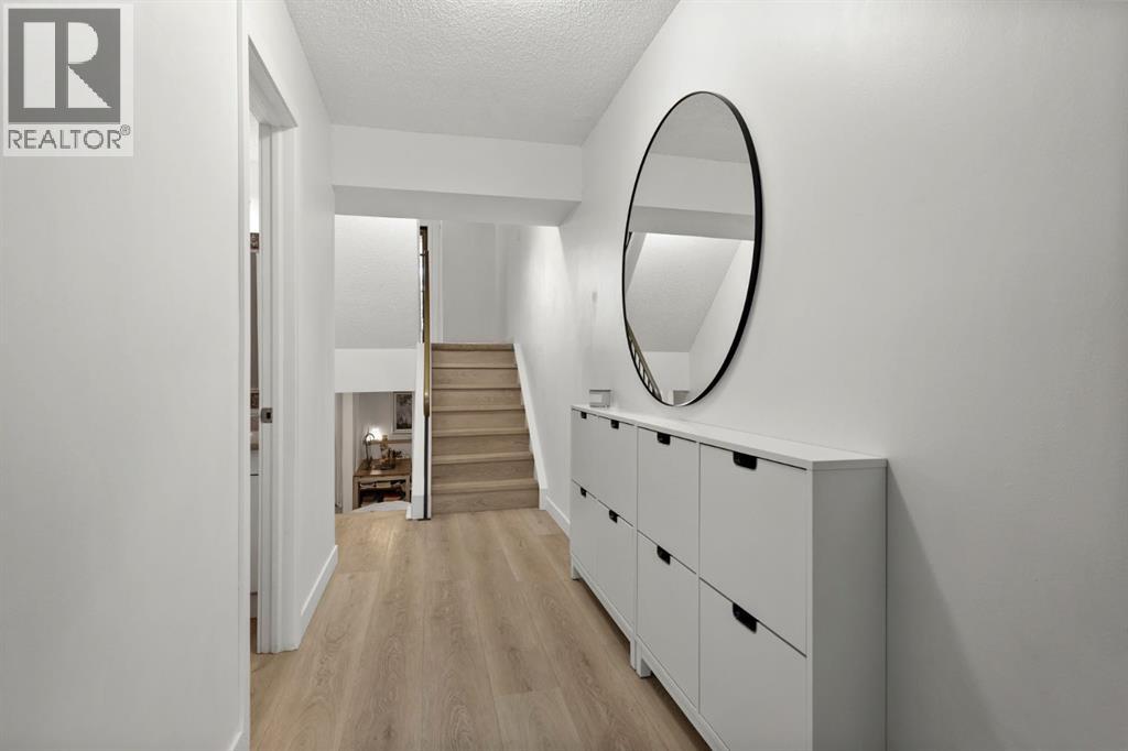 2 Canterbury Gardens Sw, Calgary, Alberta  T2W 2S9 - Photo 7 - A2255220