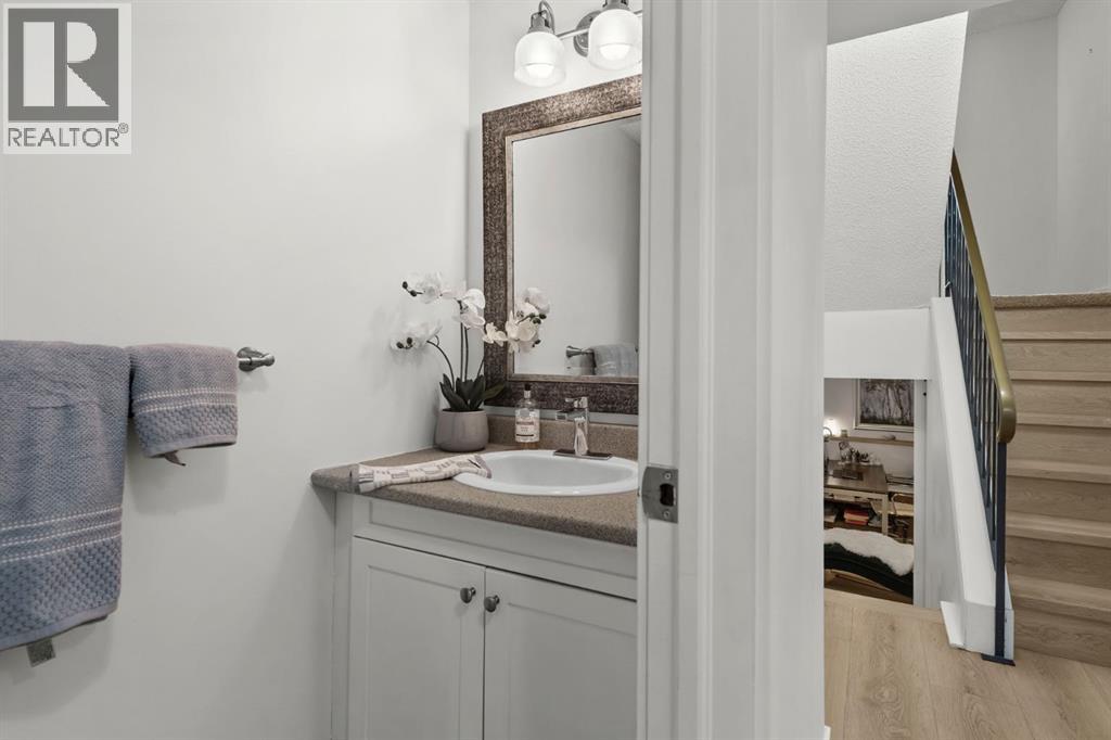 2 Canterbury Gardens Sw, Calgary, Alberta  T2W 2S9 - Photo 8 - A2255220