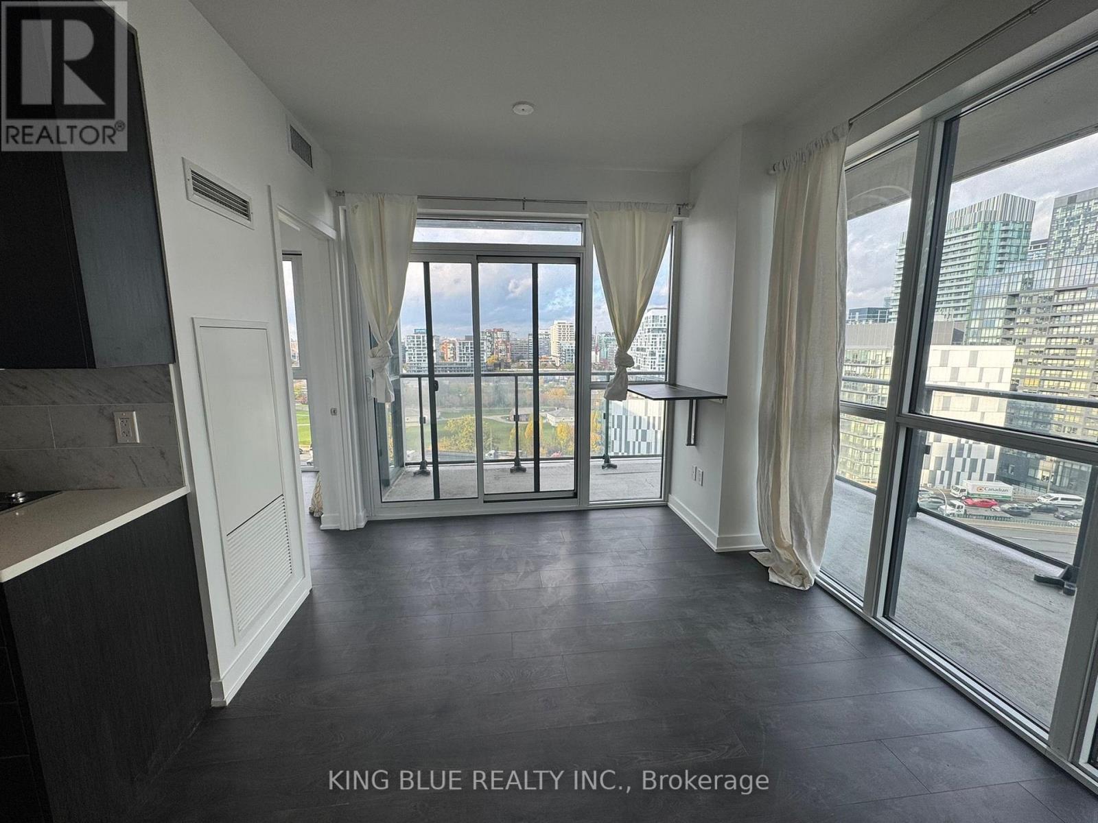 1806 - 38 Iannuzi Street, Toronto, Ontario  M5V 0S2 - Photo 4 - C12515430