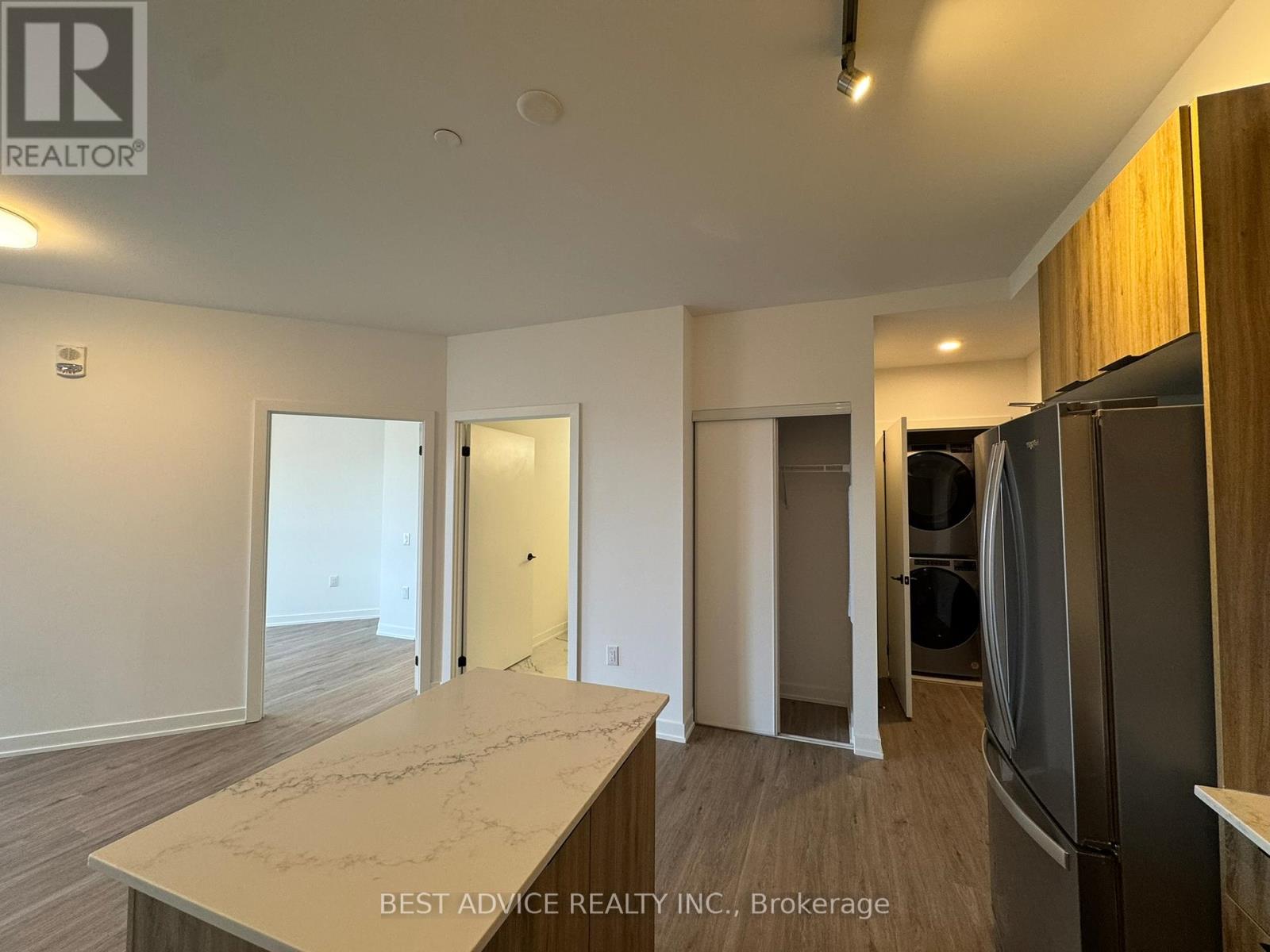 56 Lakeside Terrace, Barrie, Ontario  L4M 0L4 - Photo 3 - S12515432