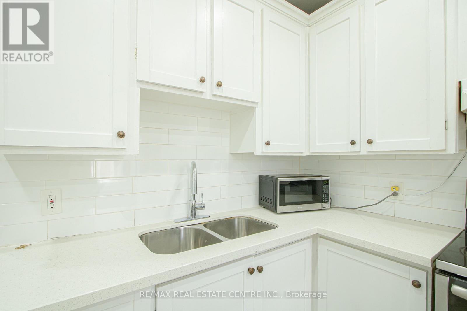 386 Wharncliffe Road S, London South, Ontario N6J 2M1 - Photo 15 - X12476329