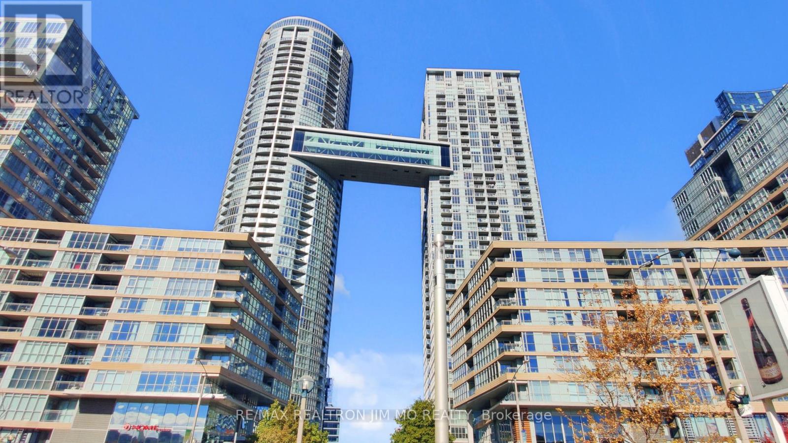 822 - 21 ICEBOAT TERRACE, Toronto, Ontario