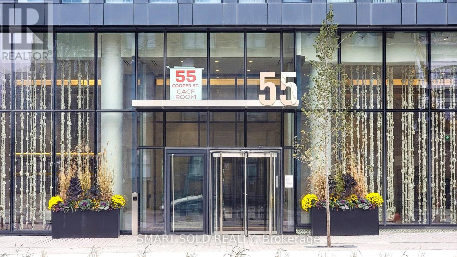 5802 - 55 Cooper Street, Toronto, Ontario  M5E 0G1 - Photo 2 - C12515494