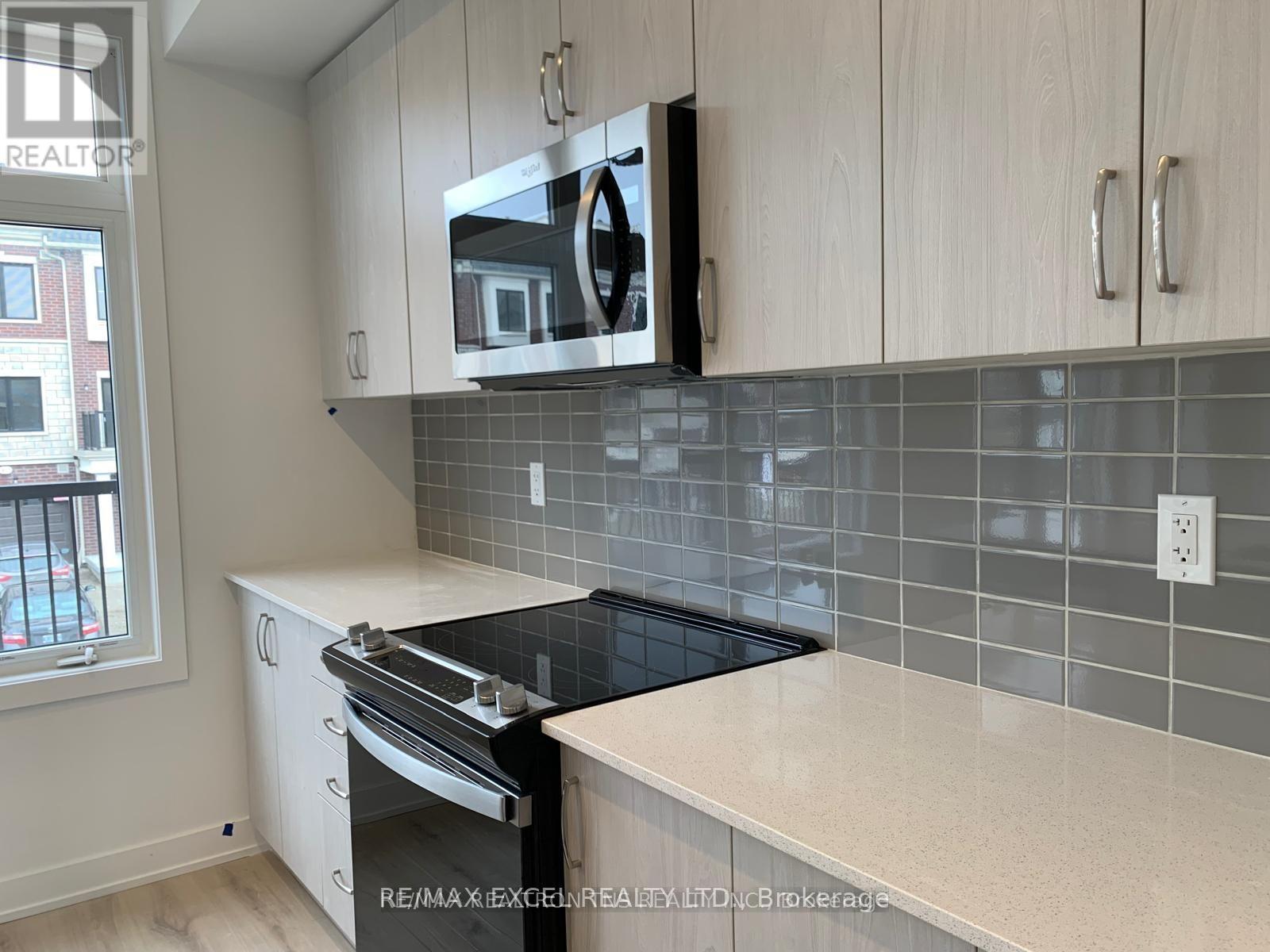 12 Baker Hill Boulevard, Whitchurch-Stouffville, Ontario  L4A 4W8 - Photo 4 - N12515464