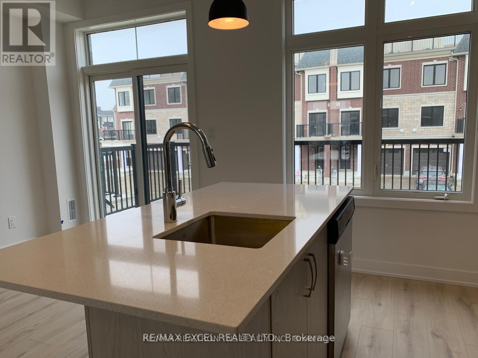 12 Baker Hill Boulevard, Whitchurch-Stouffville, Ontario  L4A 4W8 - Photo 5 - N12515464