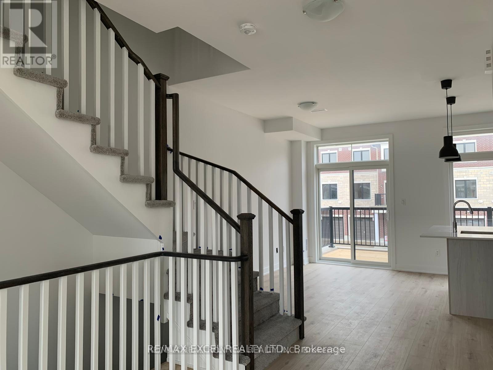 12 Baker Hill Boulevard, Whitchurch-Stouffville, Ontario  L4A 4W8 - Photo 6 - N12515464