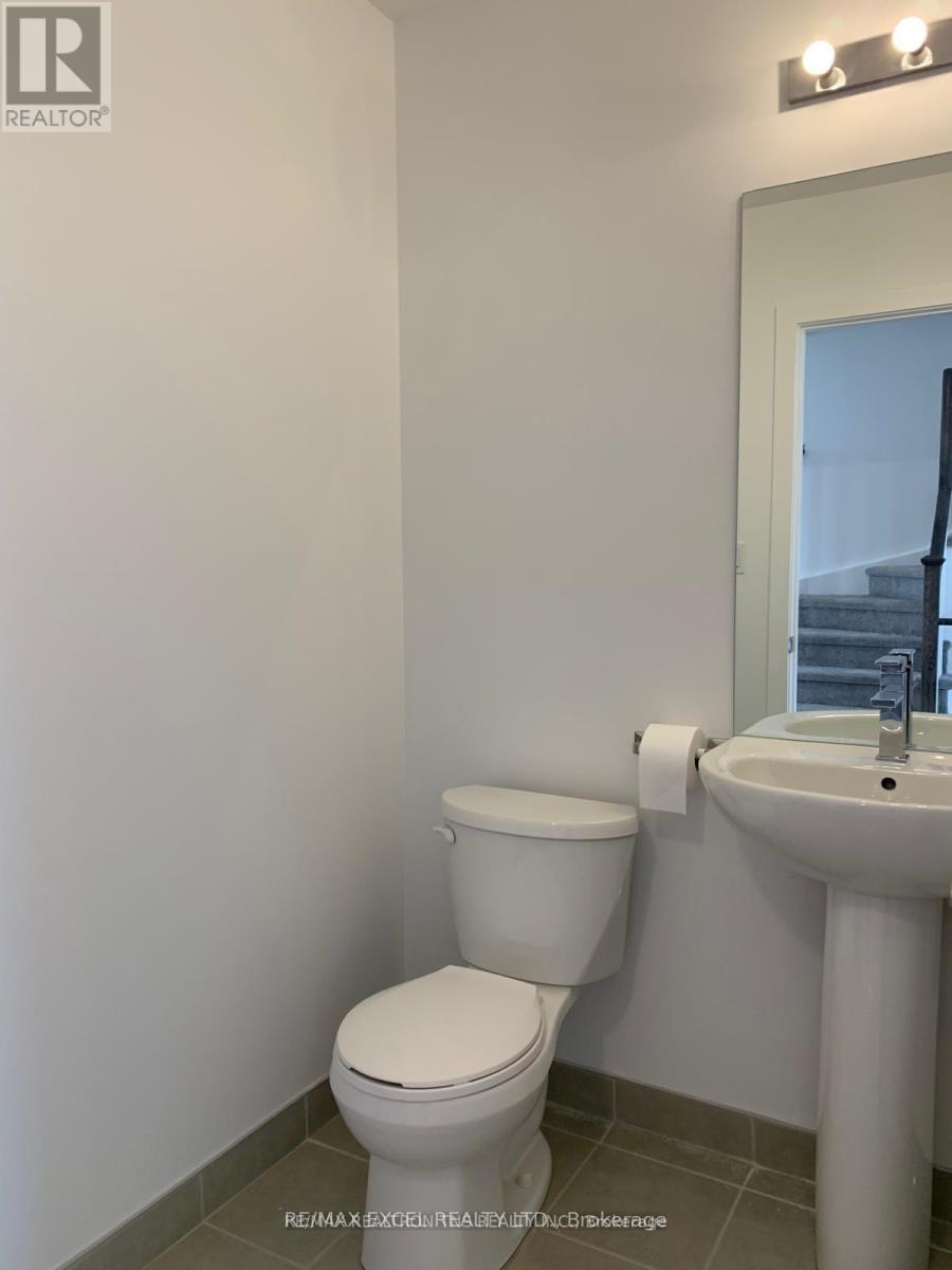 12 Baker Hill Boulevard, Whitchurch-Stouffville, Ontario  L4A 4W8 - Photo 7 - N12515464