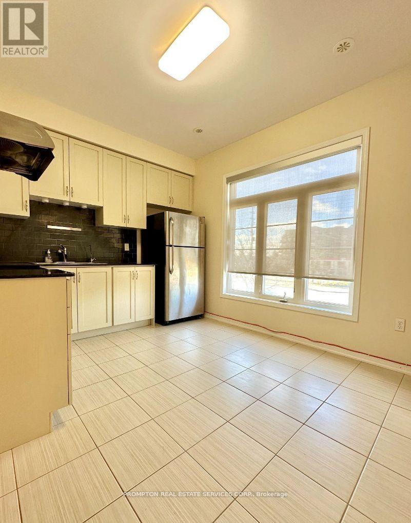 28 Beehive Lane, Markham, Ontario  L6E 0K6 - Photo 3 - N12515482