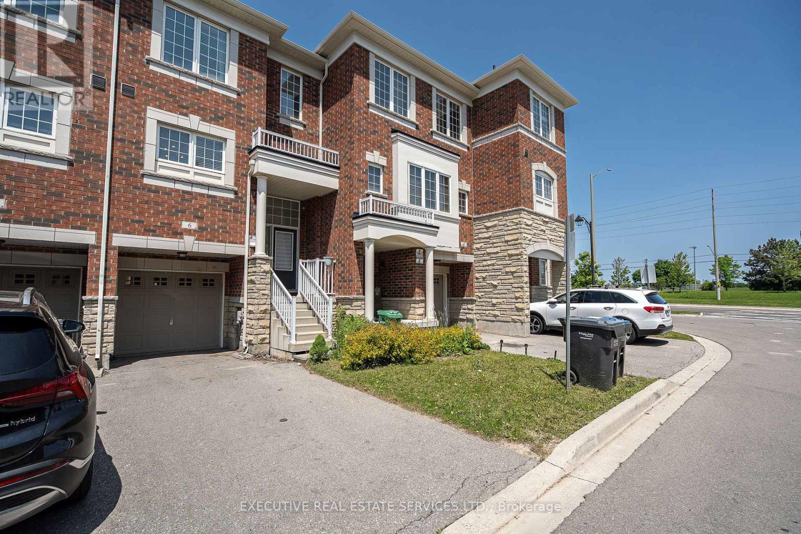 6 Abercove Close, Brampton, Ontario  L6Y 6E6 - Photo 3 - W12515434