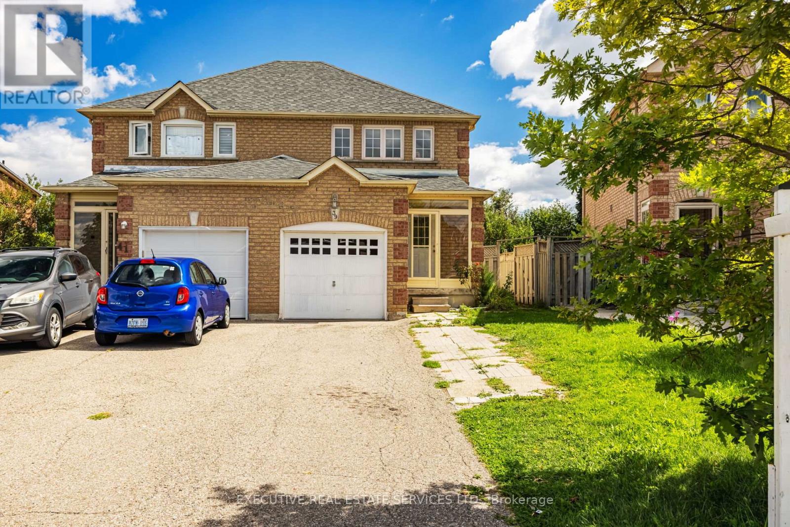 39 Caruso Drive, Brampton, Ontario  L6Y 5B2 - Photo 2 - W12515436