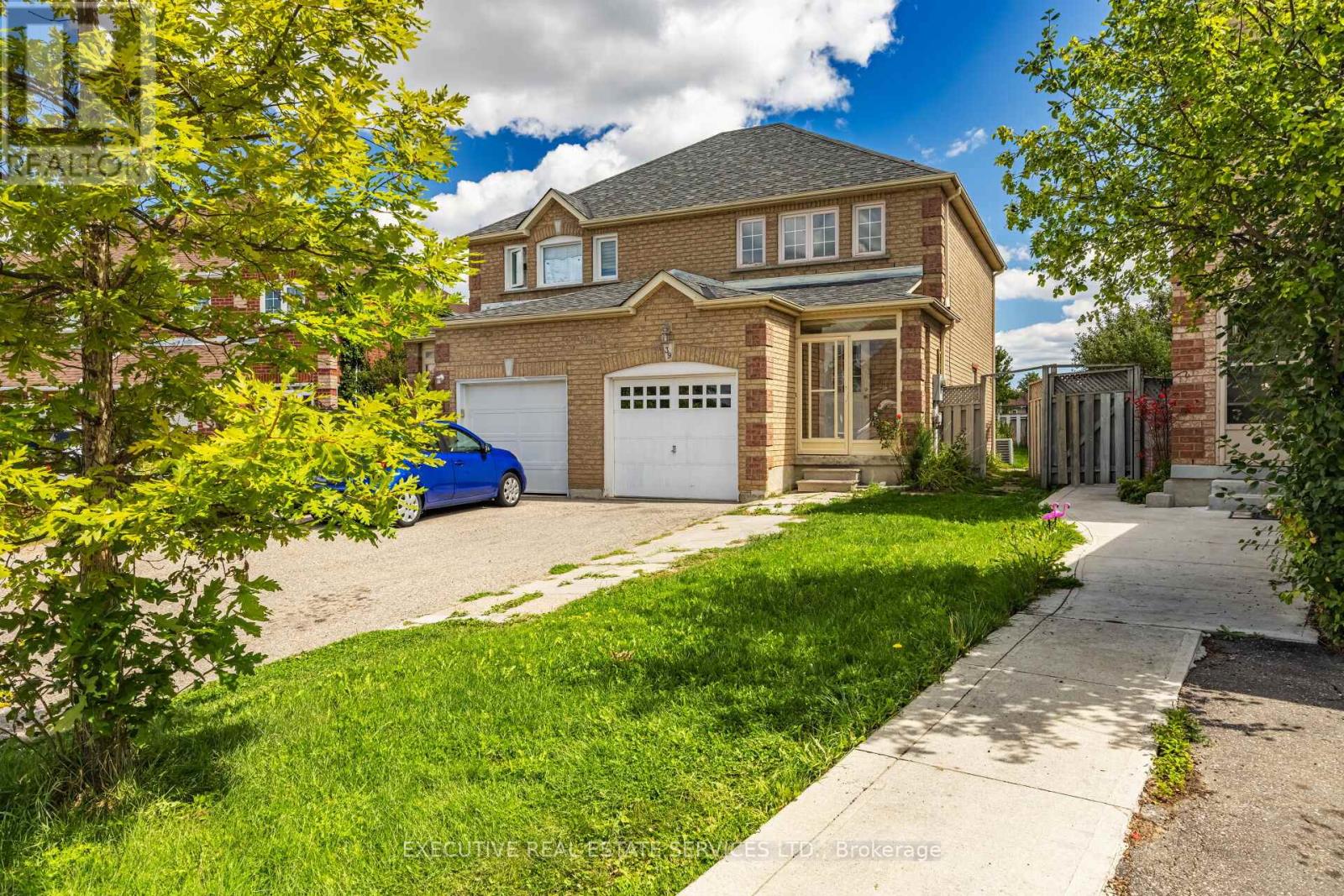 39 Caruso Drive, Brampton, Ontario  L6Y 5B2 - Photo 4 - W12515436