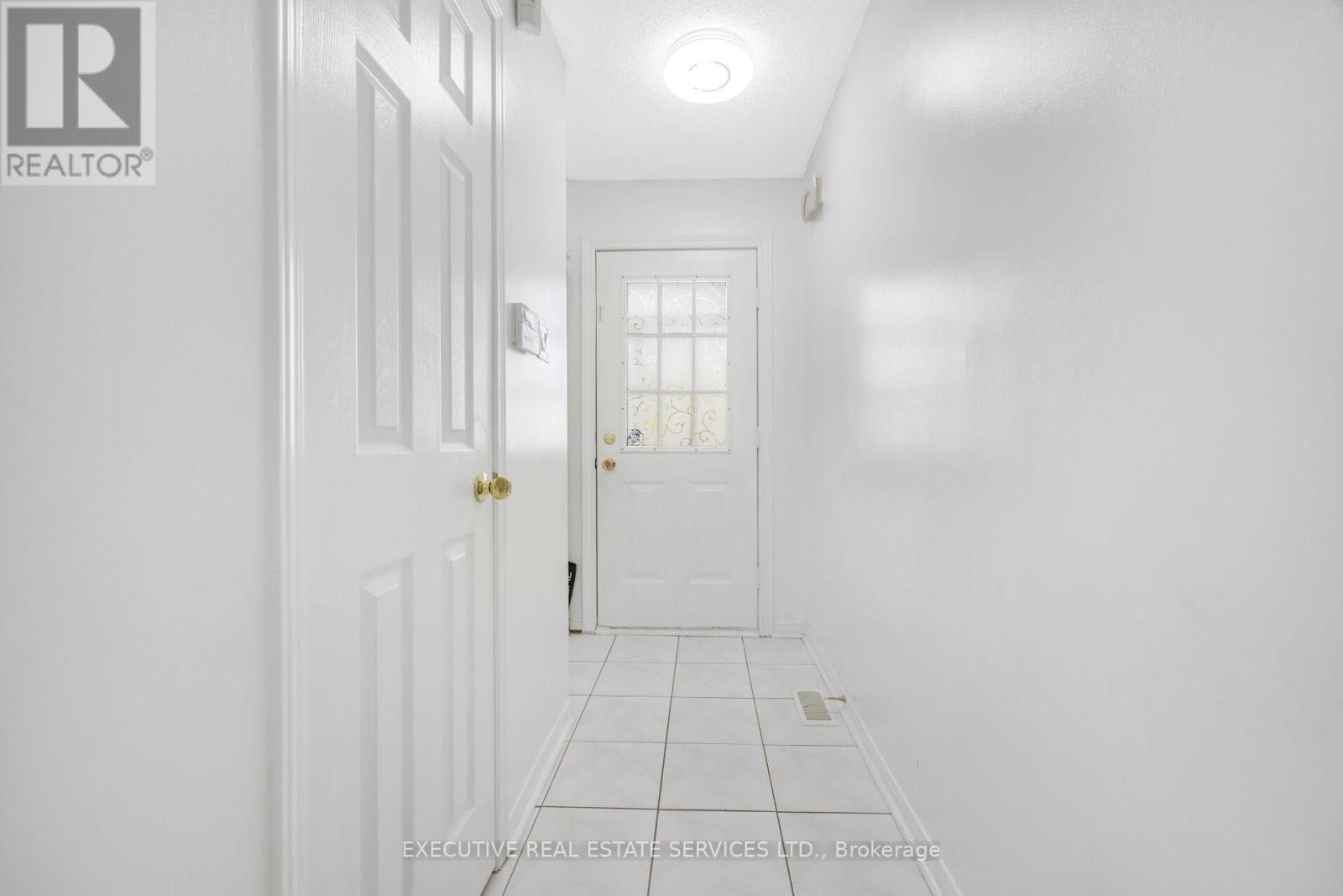 39 Caruso Drive, Brampton, Ontario  L6Y 5B2 - Photo 9 - W12515436