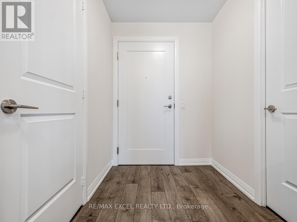 919 - 35 Watergarden Drive, Mississauga, Ontario  L5R 0G8 - Photo 3 - W12515448