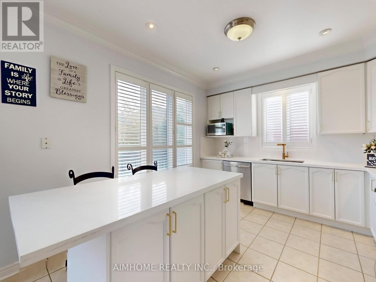 2051 Ashmore Drive, Oakville, Ontario  L6M 4T1 - Photo 15 - W12515470