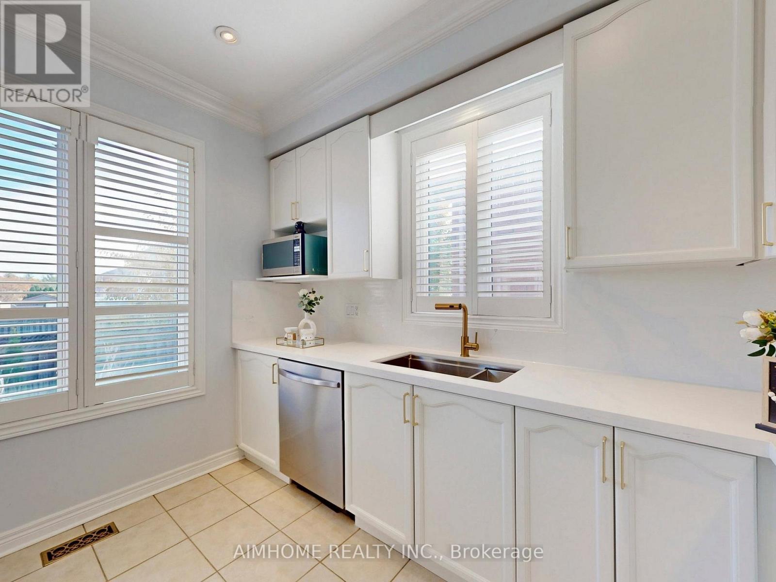 2051 Ashmore Drive, Oakville, Ontario  L6M 4T1 - Photo 17 - W12515470