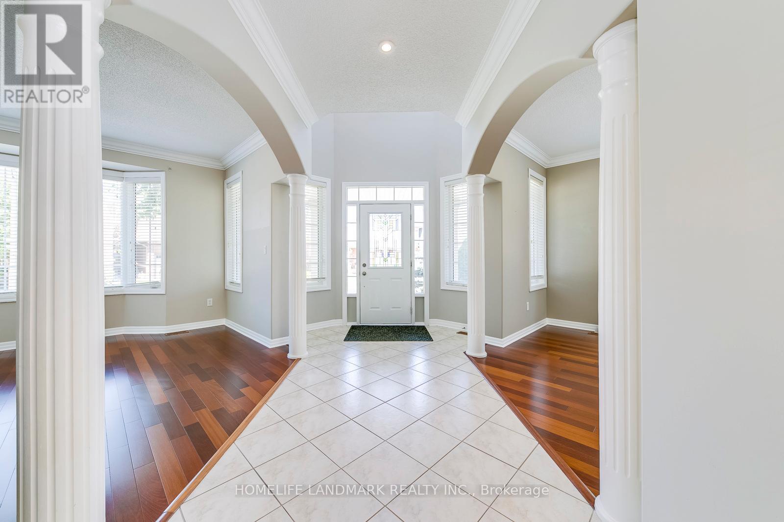 2196 Highcliffe Way, Oakville, Ontario  L6M 5B6 - Photo 4 - W12515474