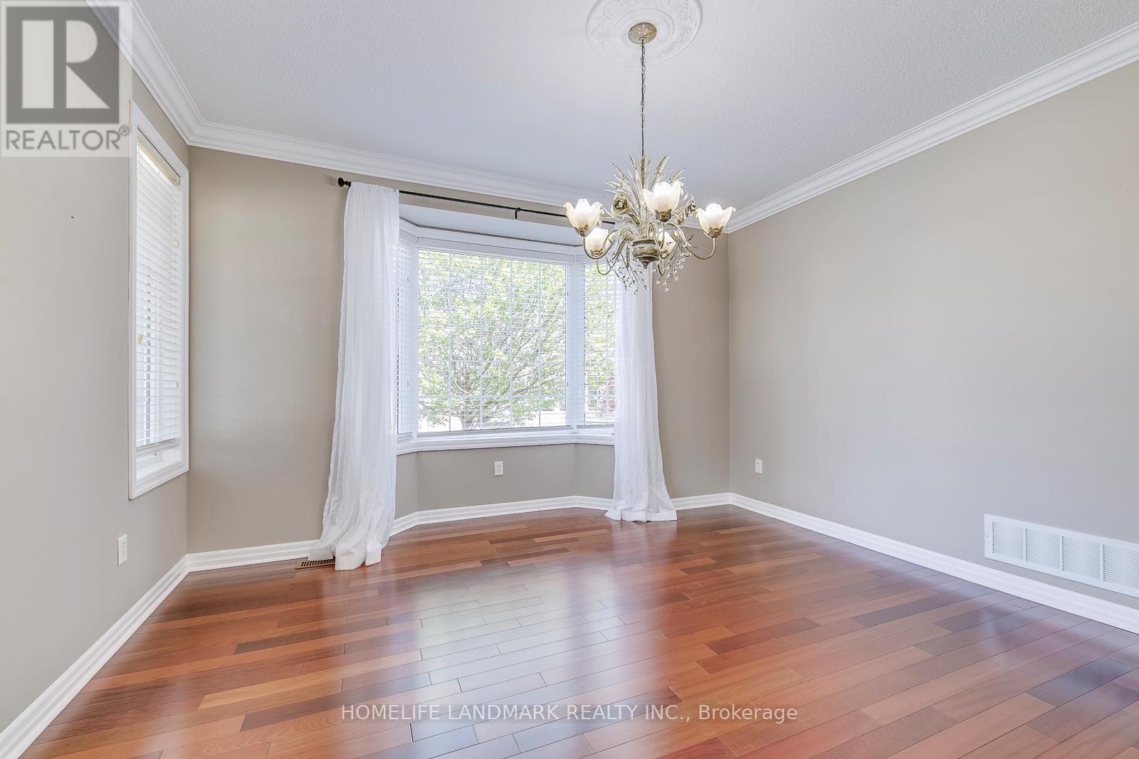 2196 Highcliffe Way, Oakville, Ontario  L6M 5B6 - Photo 6 - W12515474