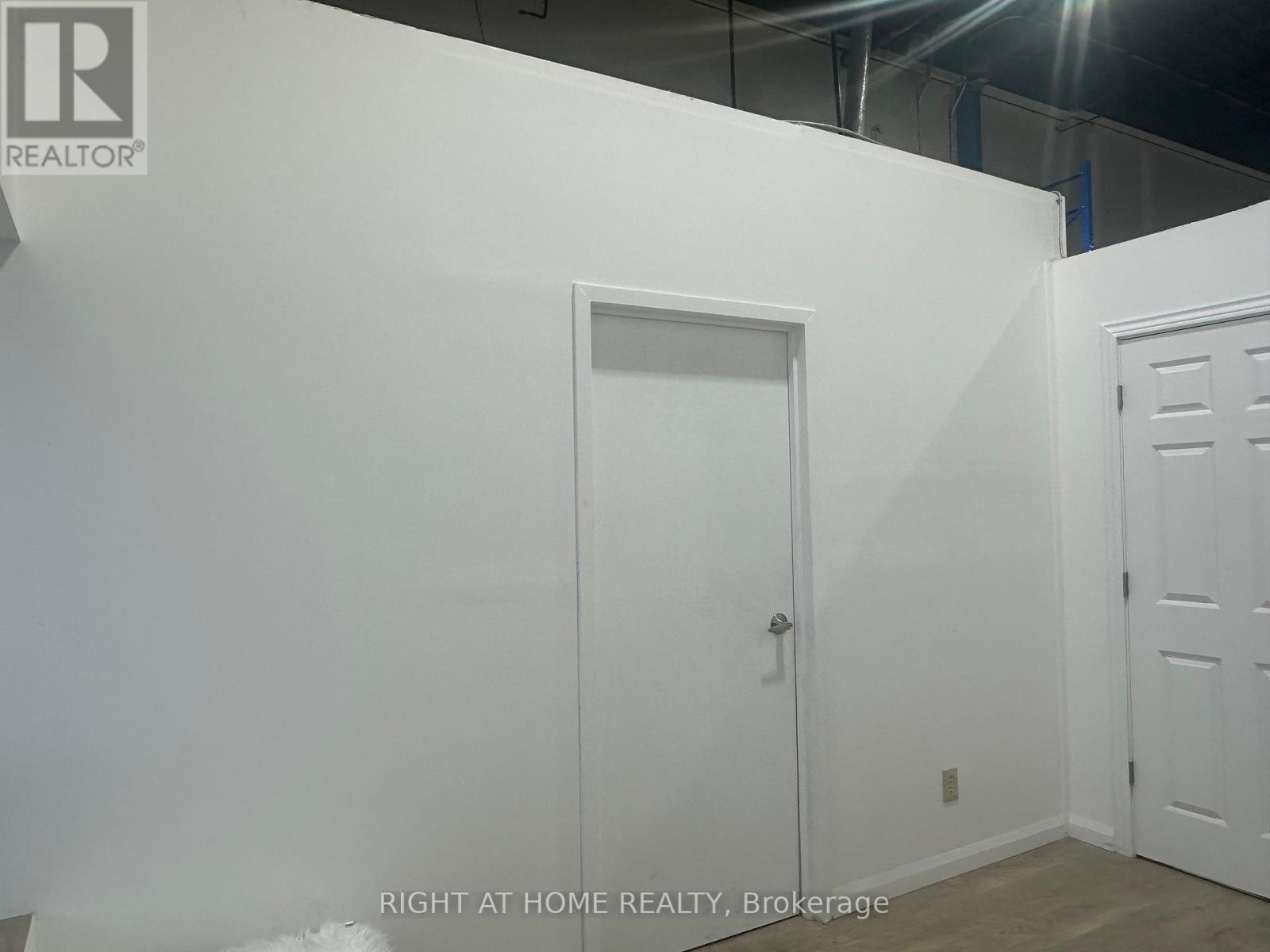 10 - 4478 Chesswood Drive, Toronto, Ontario  M3J 2B9 - Photo 2 - W12515484