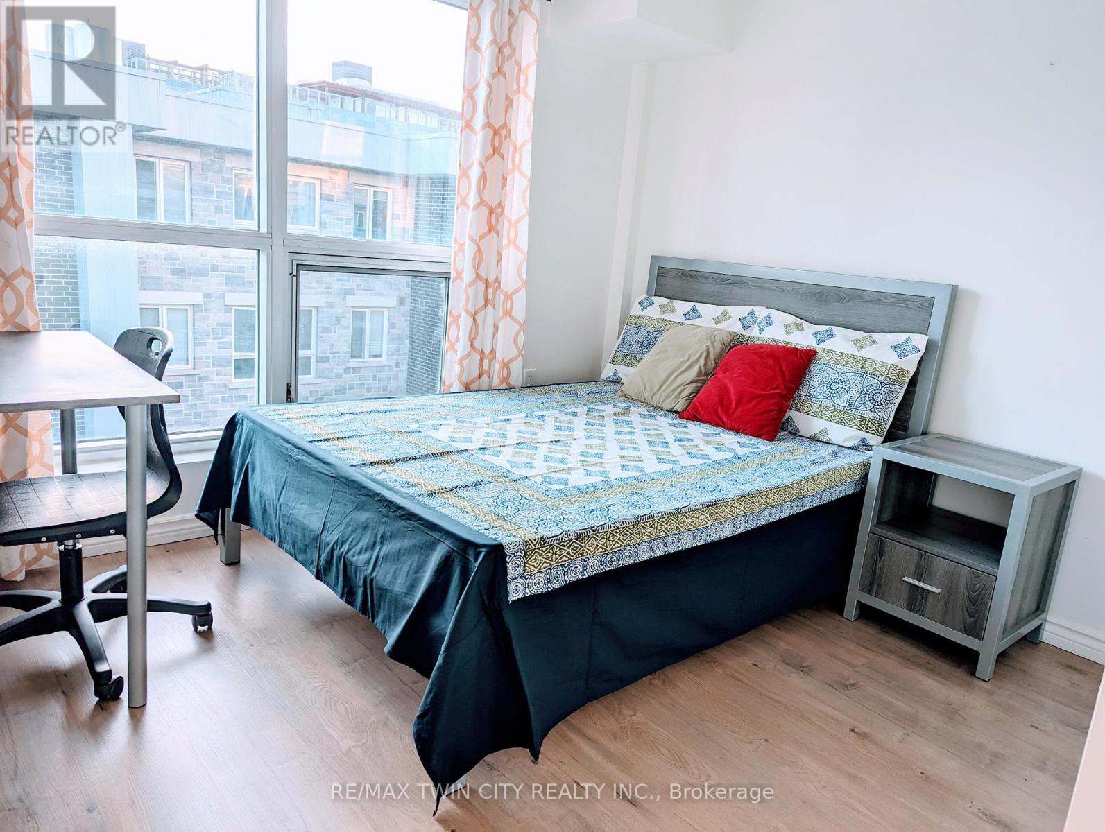 514 - 275 B Larch St Street, Waterloo, Ontario  N2L 3R2 - Photo 13 - X12515492