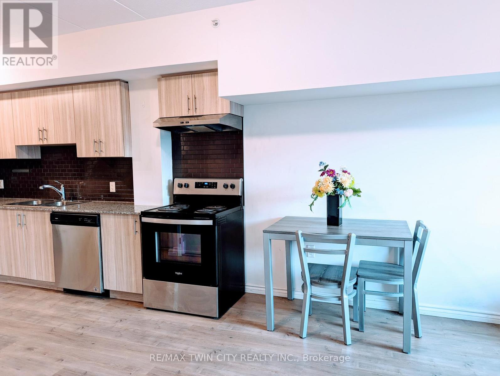 514 - 275 B Larch St Street, Waterloo, Ontario  N2L 3R2 - Photo 23 - X12515492