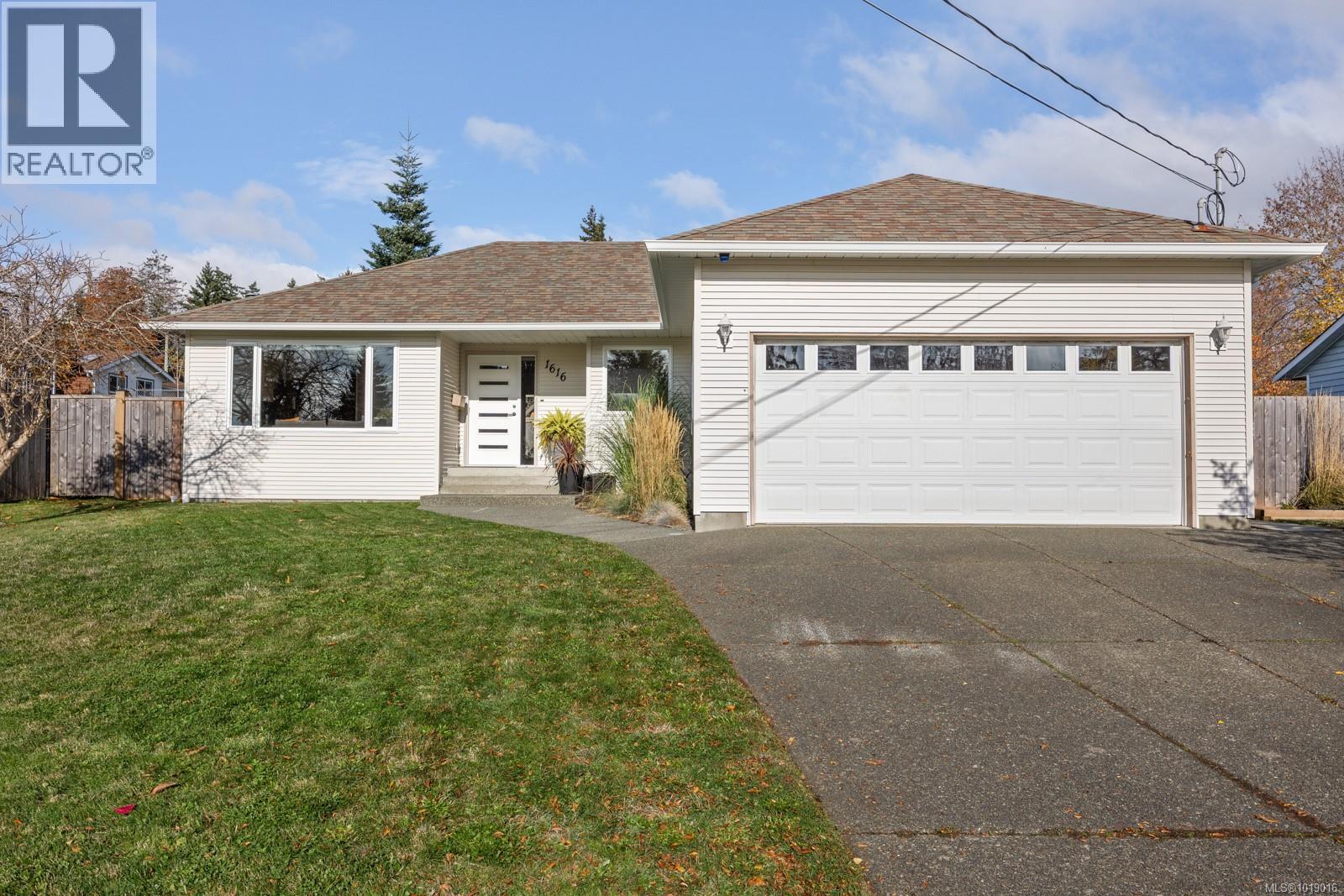 1616 Arbutus Ave, Comox, British Columbia