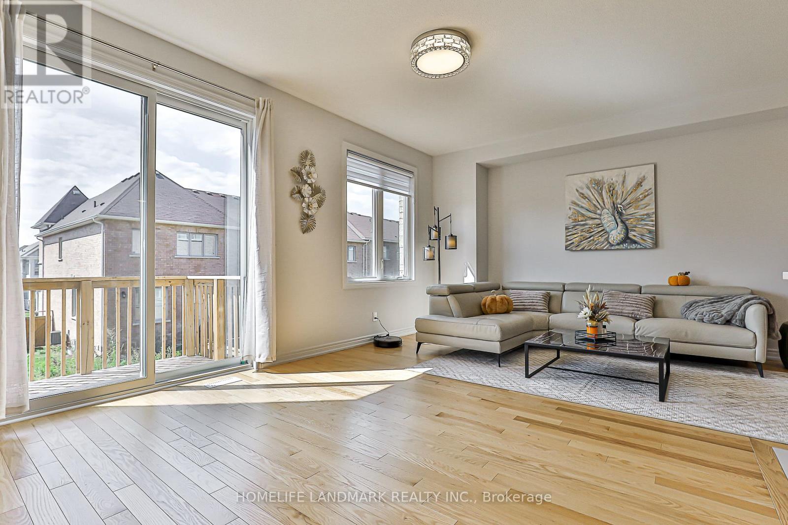 135 Lageer Drive, Whitchurch-Stouffville, Ontario  L4A 4V2 - Photo 5 - N12515510