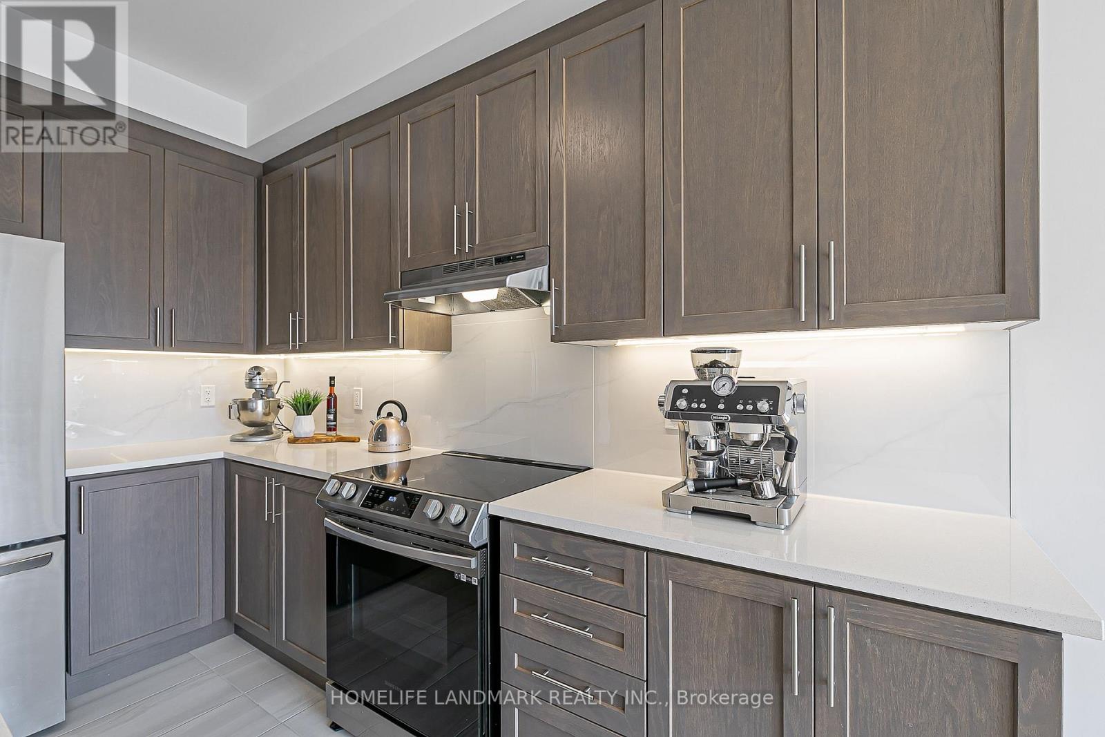 135 Lageer Drive, Whitchurch-Stouffville, Ontario  L4A 4V2 - Photo 8 - N12515510