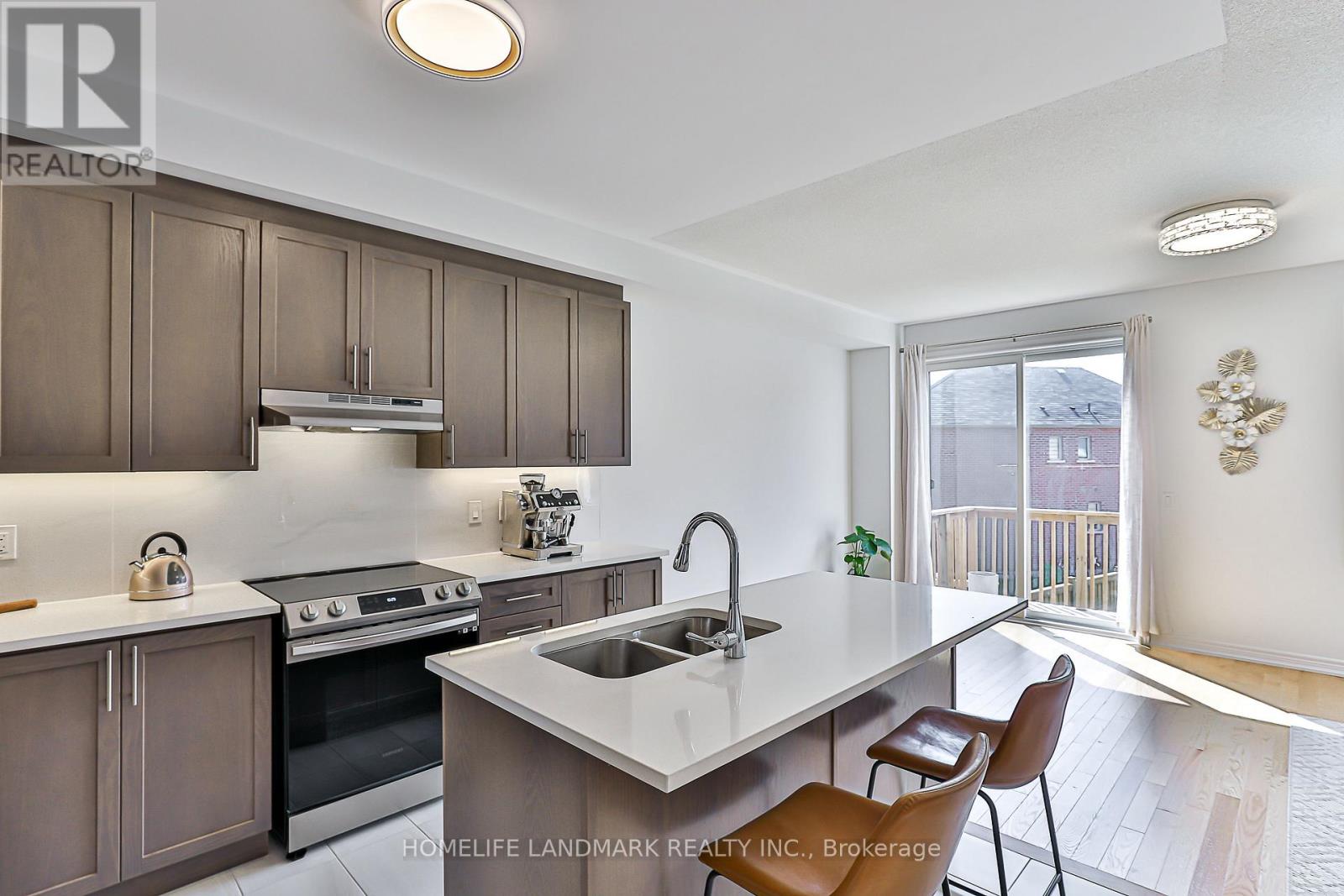 135 Lageer Drive, Whitchurch-Stouffville, Ontario  L4A 4V2 - Photo 9 - N12515510