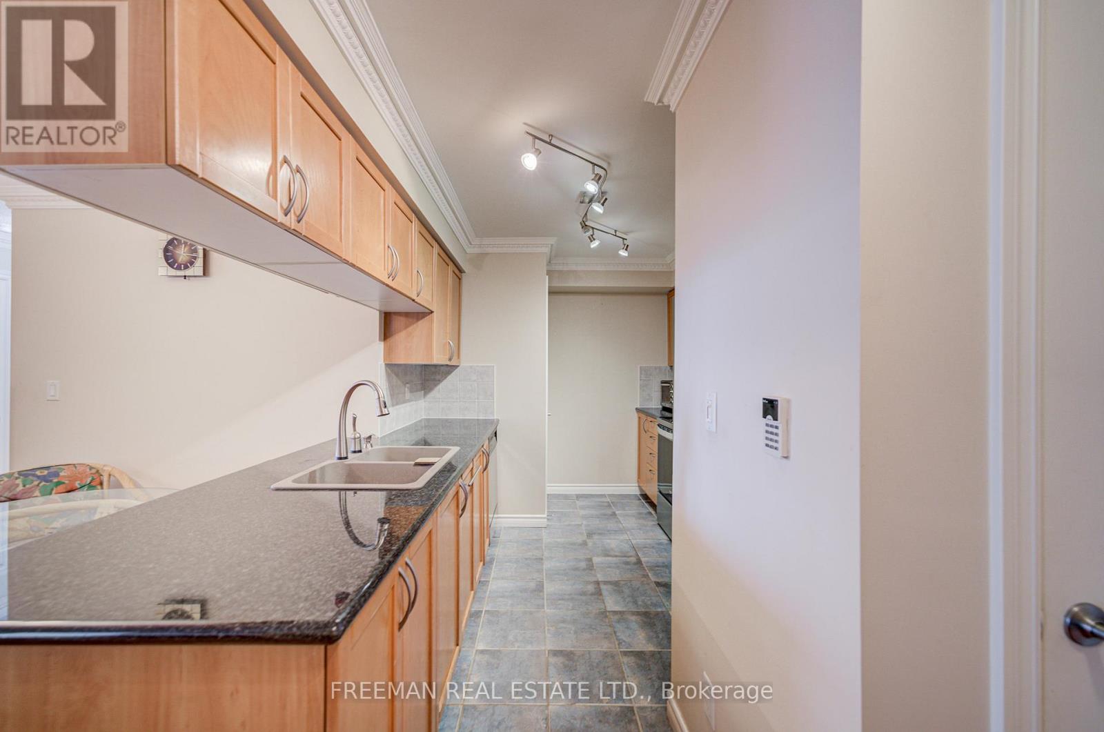 2331 - 3888 Duke Of York Boulevard, Mississauga, Ontario  L5B 4P5 - Photo 12 - W12515508