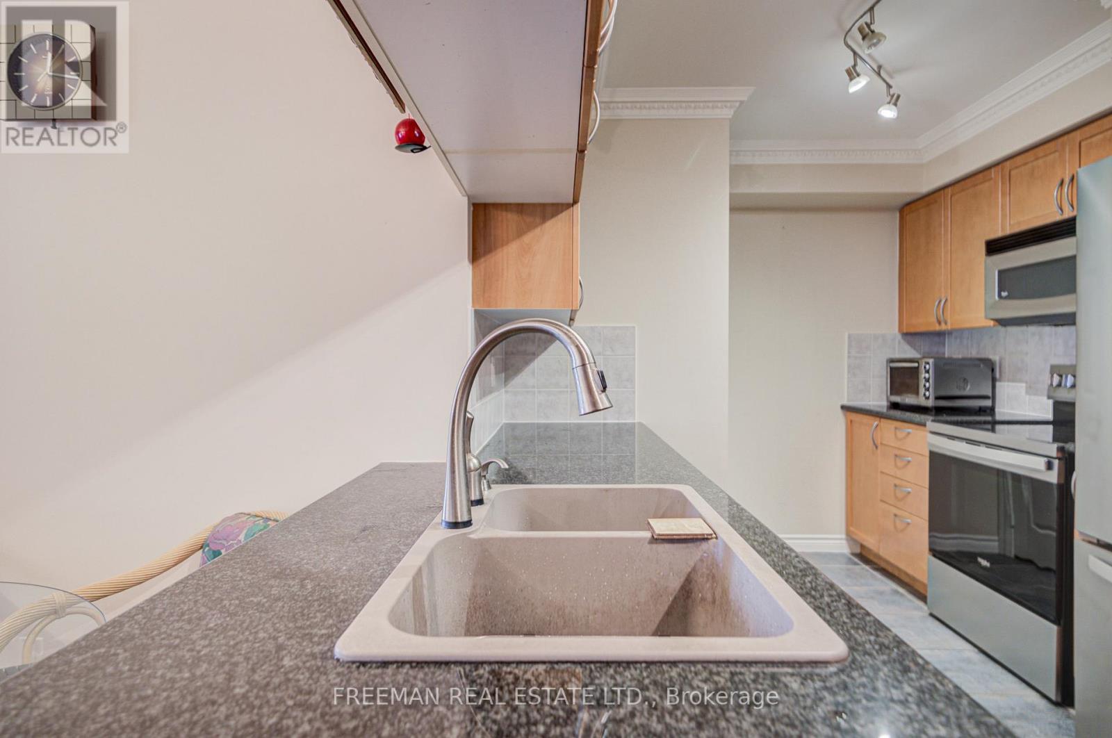 2331 - 3888 Duke Of York Boulevard, Mississauga, Ontario  L5B 4P5 - Photo 14 - W12515508