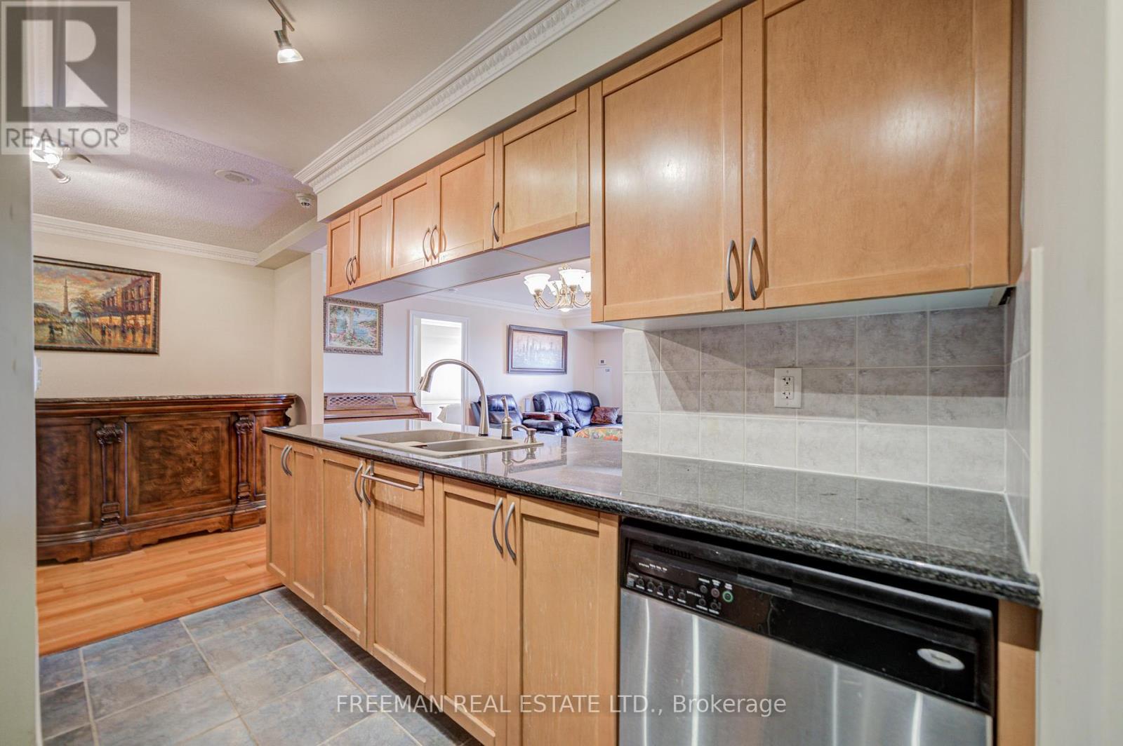 2331 - 3888 Duke Of York Boulevard, Mississauga, Ontario  L5B 4P5 - Photo 16 - W12515508