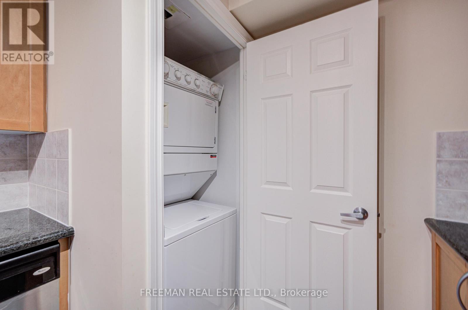 2331 - 3888 Duke Of York Boulevard, Mississauga, Ontario  L5B 4P5 - Photo 17 - W12515508