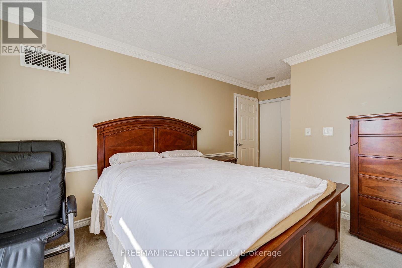 2331 - 3888 Duke Of York Boulevard, Mississauga, Ontario  L5B 4P5 - Photo 29 - W12515508