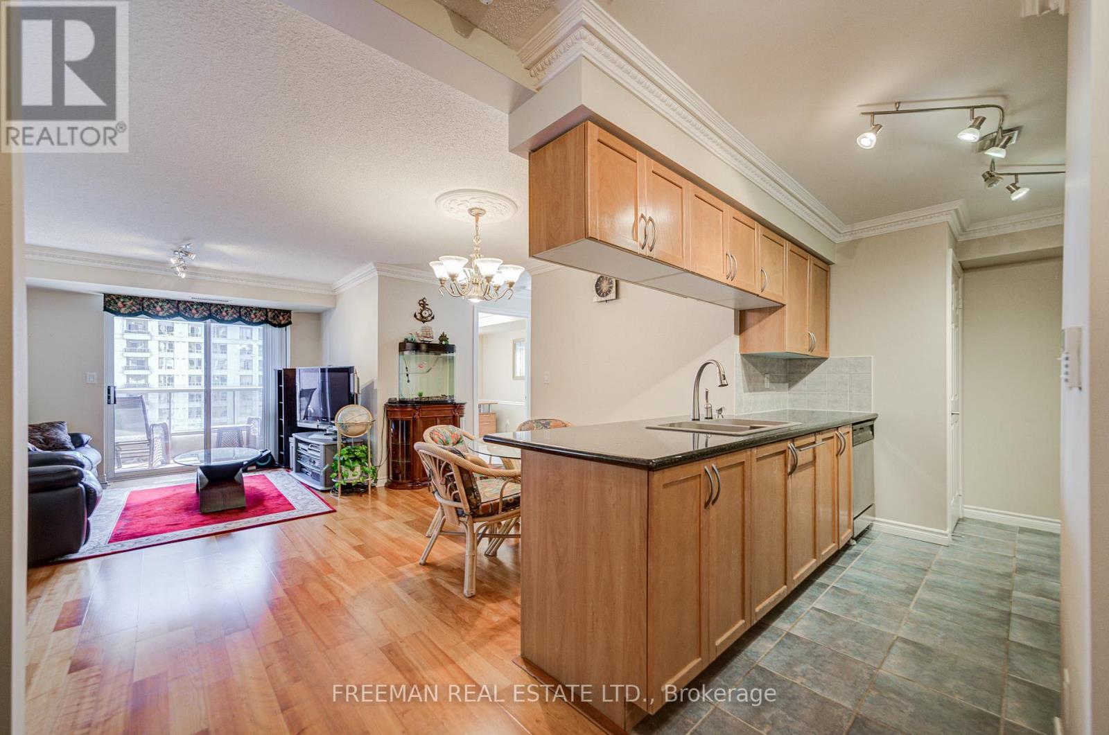 2331 - 3888 Duke Of York Boulevard, Mississauga, Ontario  L5B 4P5 - Photo 3 - W12515508