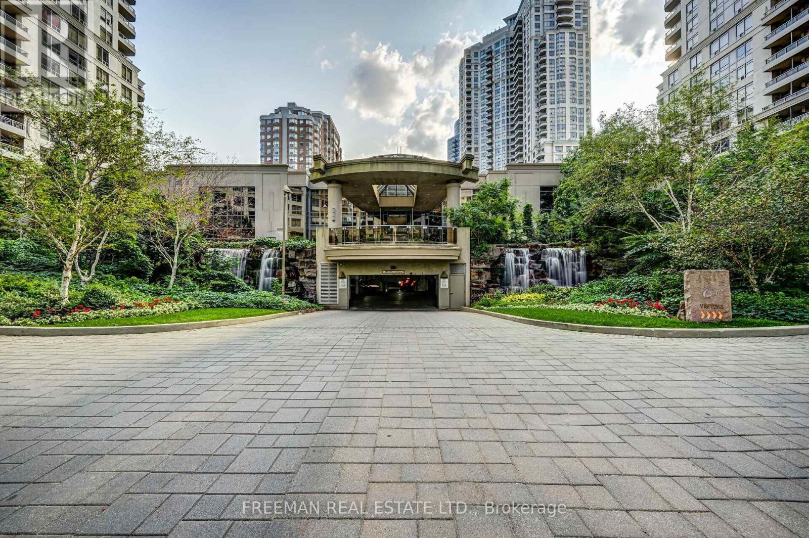 2331 - 3888 Duke Of York Boulevard, Mississauga, Ontario  L5B 4P5 - Photo 5 - W12515508