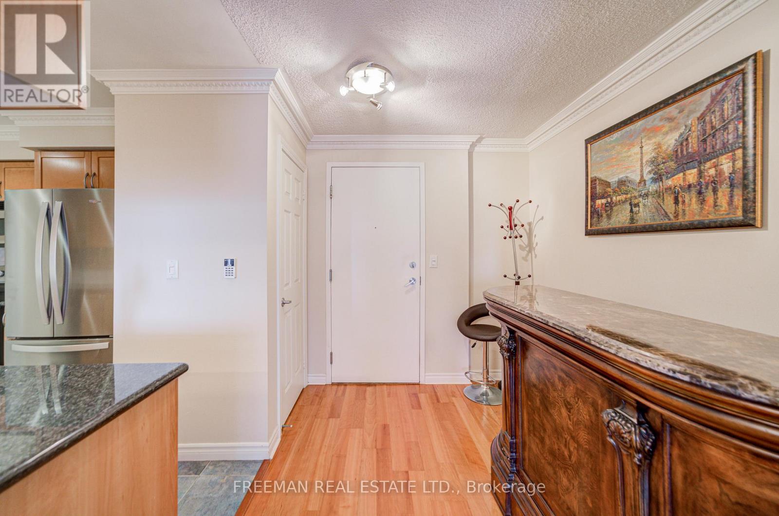 2331 - 3888 Duke Of York Boulevard, Mississauga, Ontario  L5B 4P5 - Photo 9 - W12515508