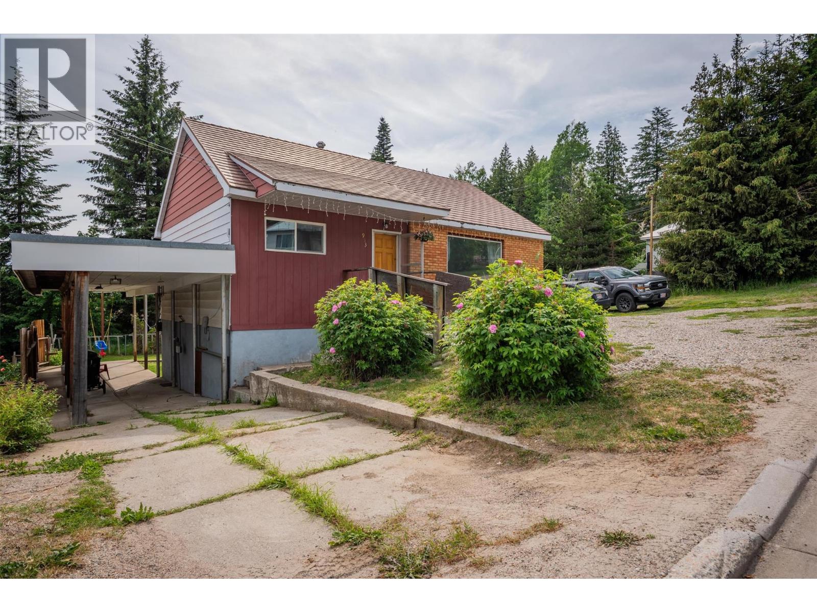 1953 Plewman Way, Rossland, British Columbia  V0G 1Y0 - Photo 3 - 10353239