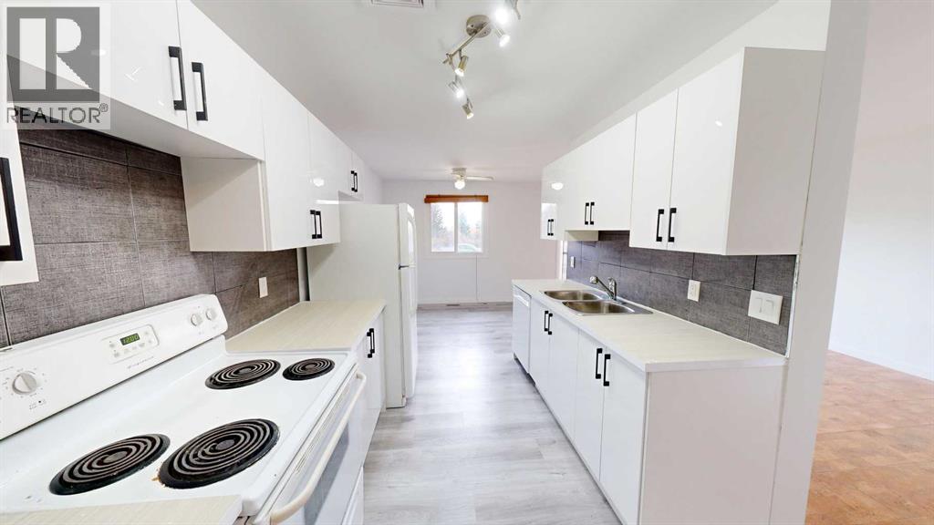 40, 5 Acadia Road W, Lethbridge, Alberta