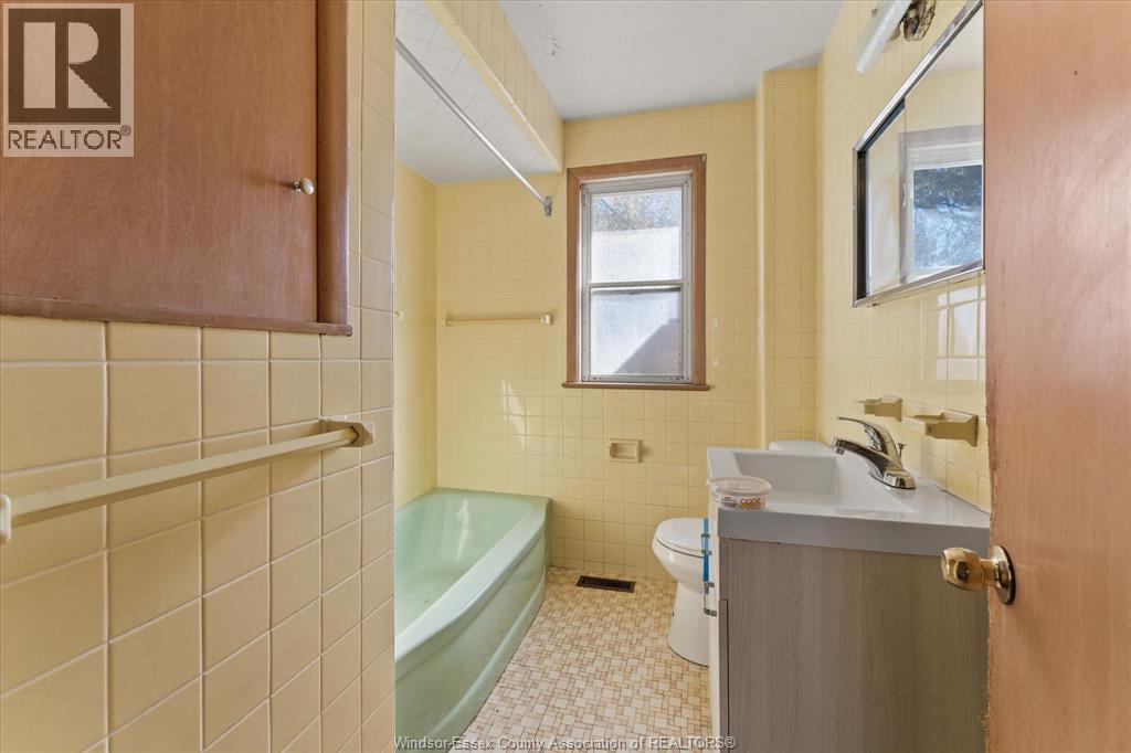 1318 Virginia, Windsor, Ontario N8S 2Z4 - Photo 11 - 25028162