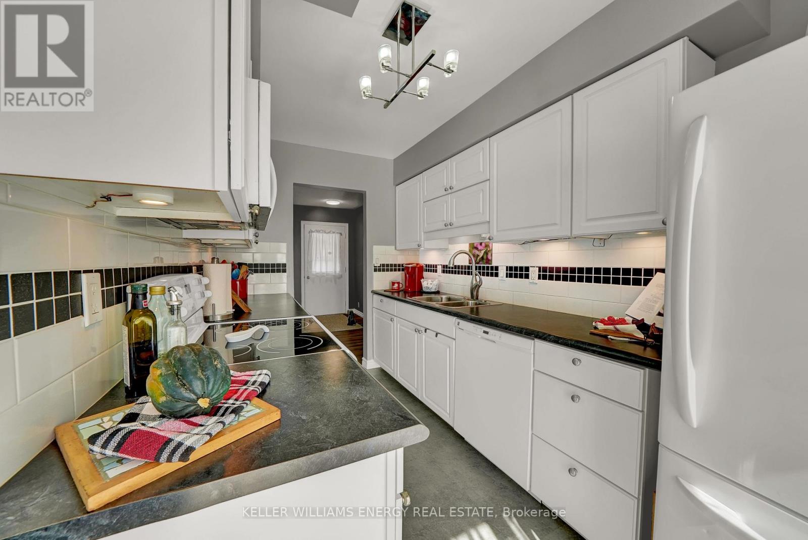 2 Argyle Crescent, Prince Edward County, Ontario K0K 2T0 - Photo 10 - X12515622