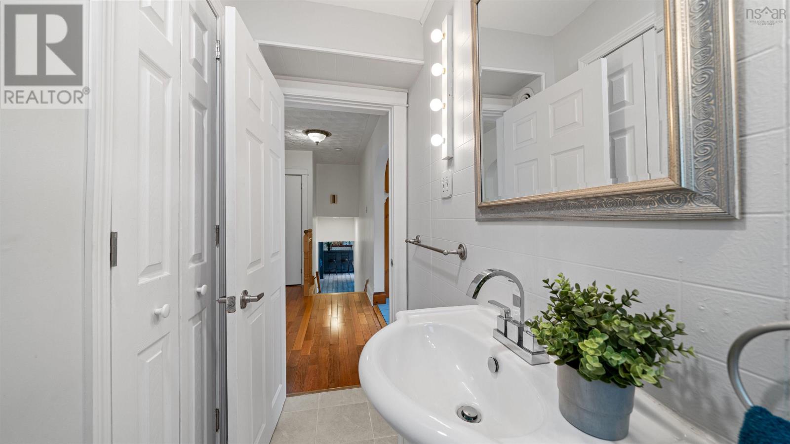 2571 St. Margaret's Bay Road, Timberlea, Nova Scotia  B3T 1H2 - Photo 19 - 202522901