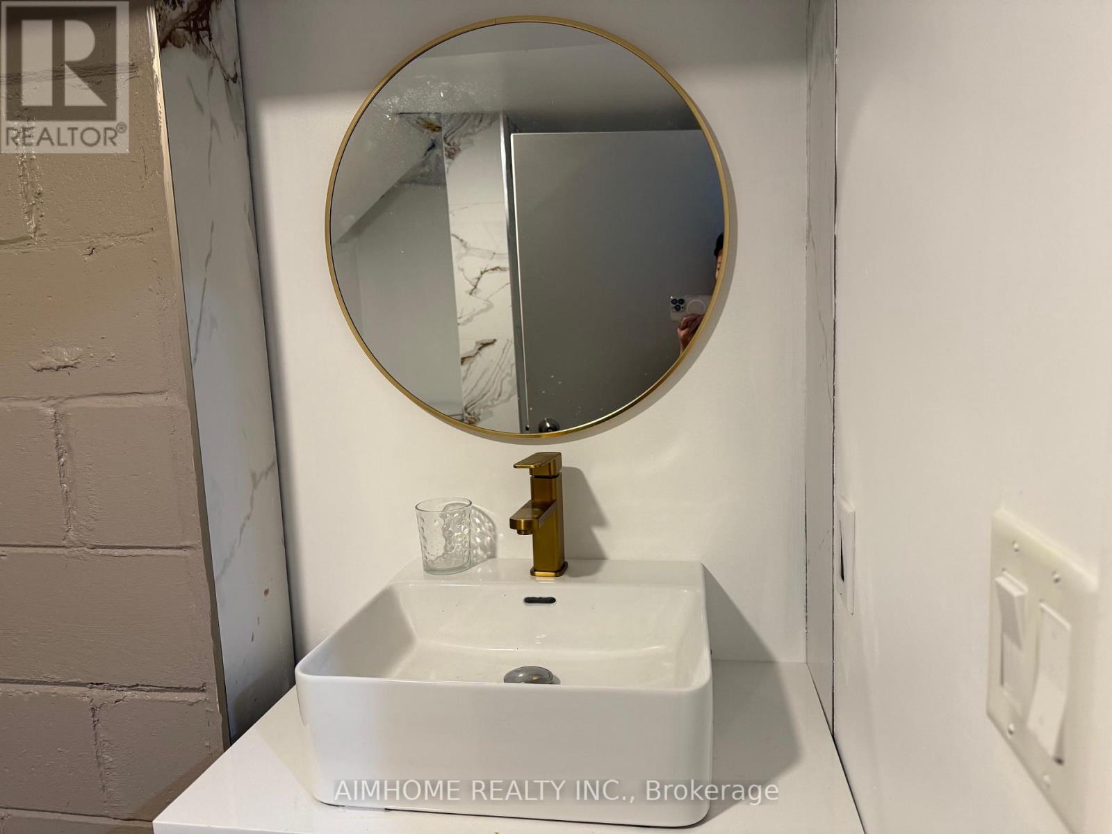 #1bast - 22 Daleside Crescent, Toronto, Ontario  M4A 2H6 - Photo 5 - C12387352