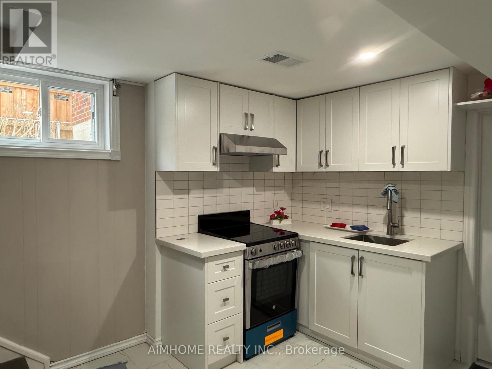 #1bast - 22 Daleside Crescent, Toronto, Ontario  M4A 2H6 - Photo 7 - C12387352