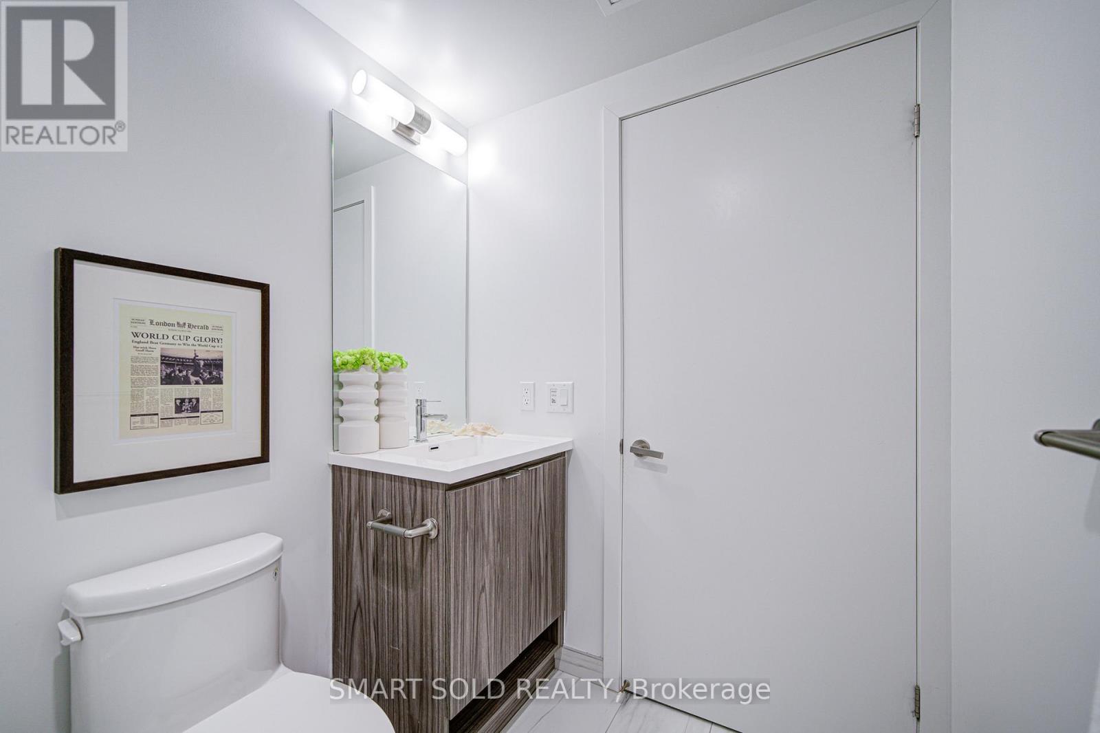 5802 - 55 Cooper Street, Toronto, Ontario  M5E 0G1 - Photo 31 - C12515494