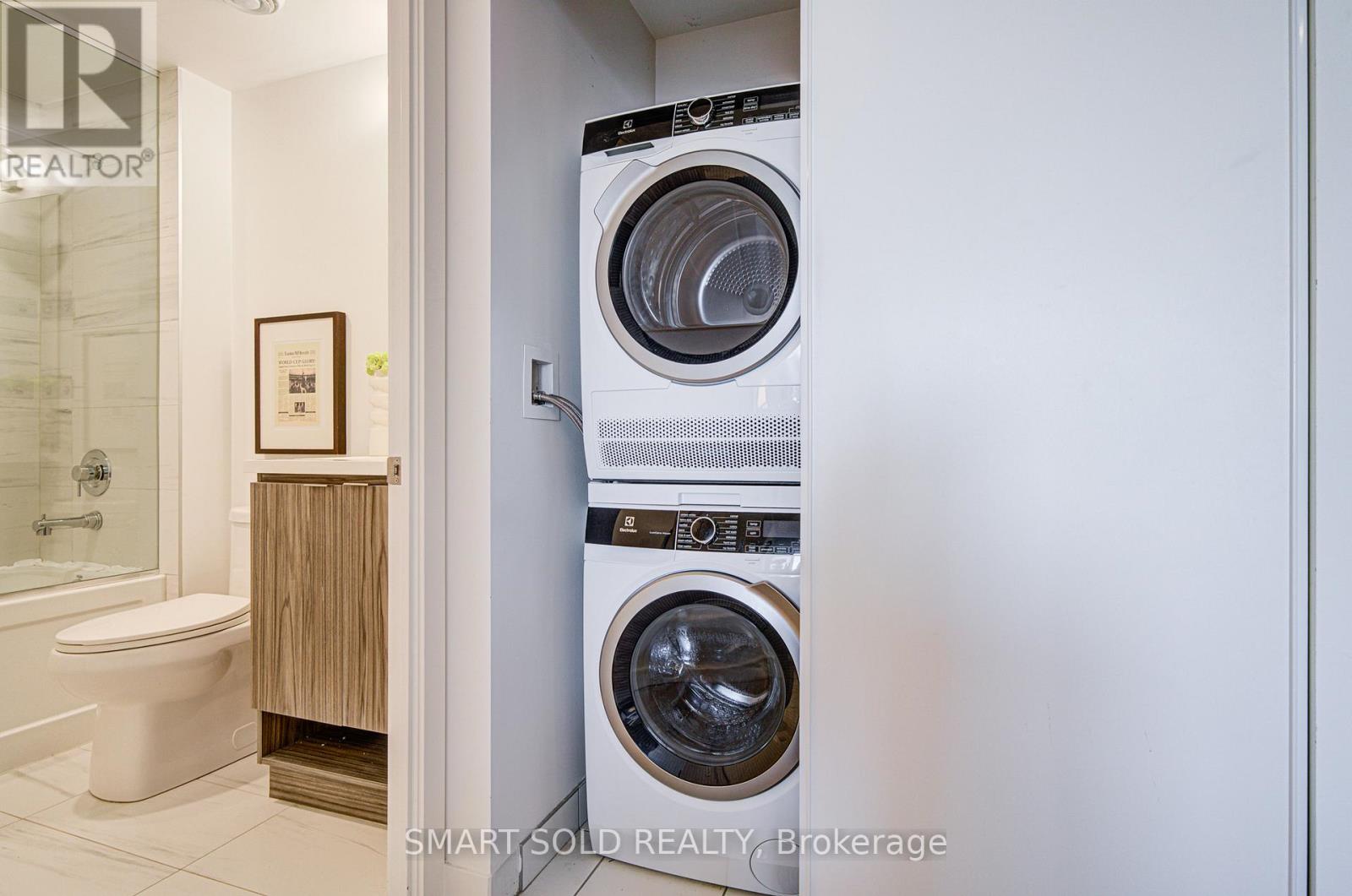 5802 - 55 Cooper Street, Toronto, Ontario  M5E 0G1 - Photo 30 - C12515494