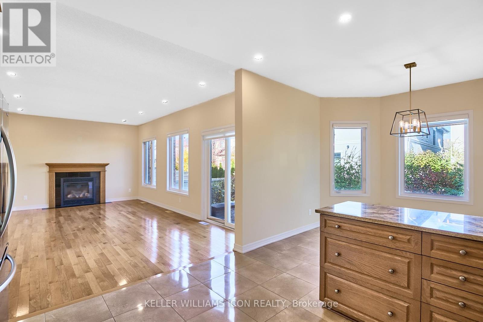 249 Madhu Crescent, Ottawa, Ontario  K2C 4J2 - Photo 13 - X12422939