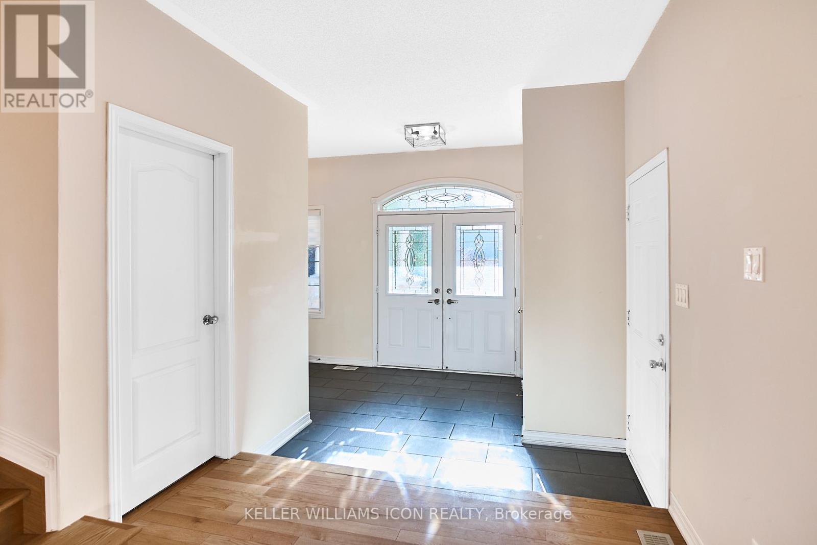 249 Madhu Crescent, Ottawa, Ontario  K2C 4J2 - Photo 3 - X12422939